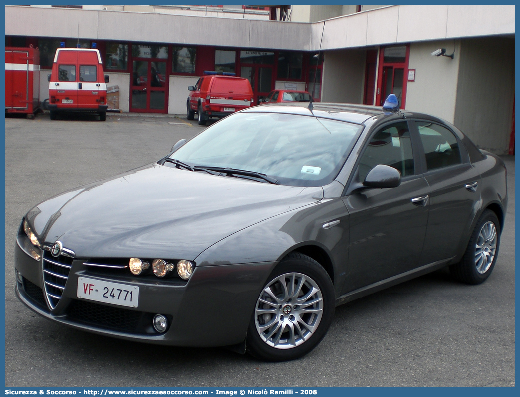 VF 24771
Corpo Nazionale Vigili del Fuoco
Alfa Romeo 159
Parole chiave: VF;V.F.;Corpo;Nazionale;Vigili;del;Fuoco;Alfa;Romeo;159