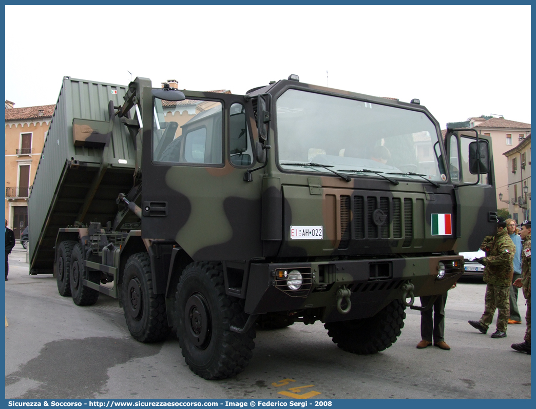 EI AH022
Esercito Italiano
Astra SMR 88.42 8X8
Parole chiave: EI;E.I.;Esercito;Italiano;Mezzi da Cantiere;Trasporto Materiali;Supporto Logistico;Astra;SM88.42