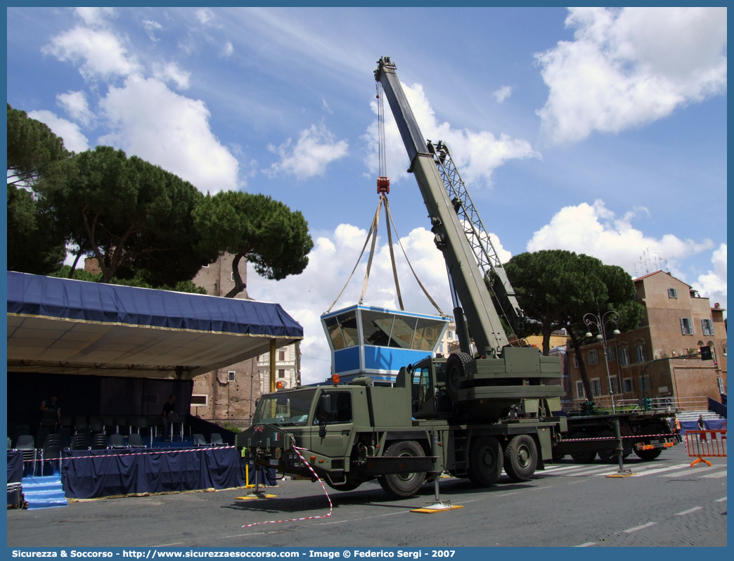 EI CF503
Esercito Italiano
Tadano Faun ATF 60-3S
Parole chiave: EI;E.I.;Esercito;Italiano;Mezzi da Cantiere;Trasporto Materiali;Supporto Logistico;Tadano Faun;ATF 60-3S