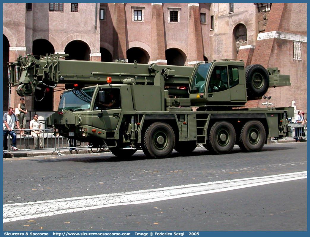 EI CF503
Esercito Italiano
Tadano Faun ATF 60-3S
Parole chiave: EI;E.I.;Esercito;Italiano;Mezzi da Cantiere;Trasporto Materiali;Supporto Logistico;Tadano Faun;ATF 60-3S