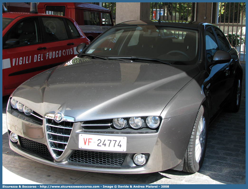 VF 24774
Corpo Nazionale Vigili del Fuoco
Alfa Romeo 159
Parole chiave: VF;V.F.;Corpo;Nazionale;Vigili;del;Fuoco;Alfa;Romeo;159