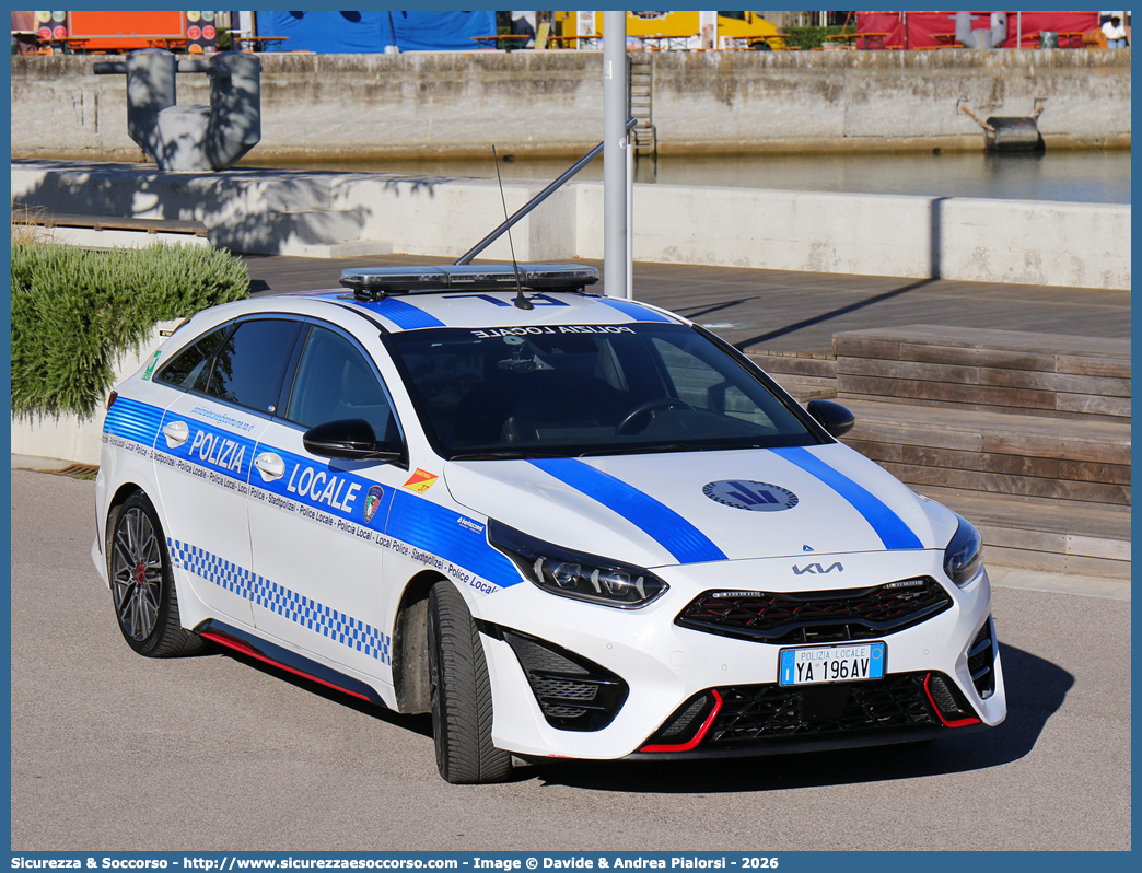 Polizia Locale YA196AV
Polizia Locale
Comune di Ravenna
Kia ProCeed GT I serie restyling
Allestitore Bertazzoni S.r.l.
Parole chiave: Polizia;Locale;Municipale;Ravenna;Kia;Pro;Ceed;Bertazzoni;YA196AV;YA 196 AV