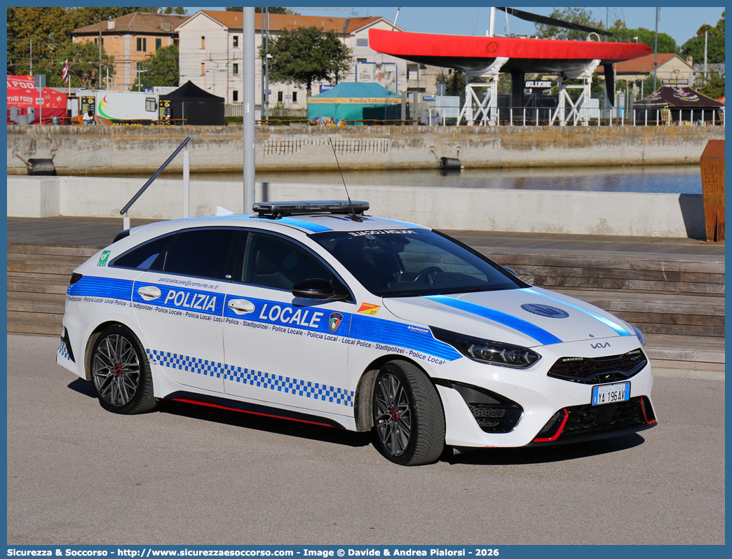 Polizia Locale YA196AV
Polizia Locale
Comune di Ravenna
Kia ProCeed GT I serie restyling
Allestitore Bertazzoni S.r.l.
Parole chiave: Polizia;Locale;Municipale;Ravenna;Kia;Pro;Ceed;Bertazzoni;YA196AV;YA 196 AV