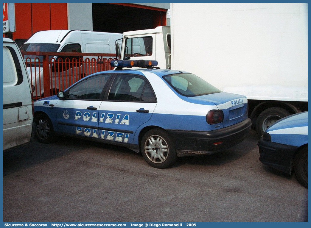 -
Polizia di Stato
Questura di Bolzano
Squadra Volante
Fiat Marea
Parole chiave: PS;P.S.;Polizia;di;Stato;Squadra;Volante;Questura;Bolzano;Fiat;Marea