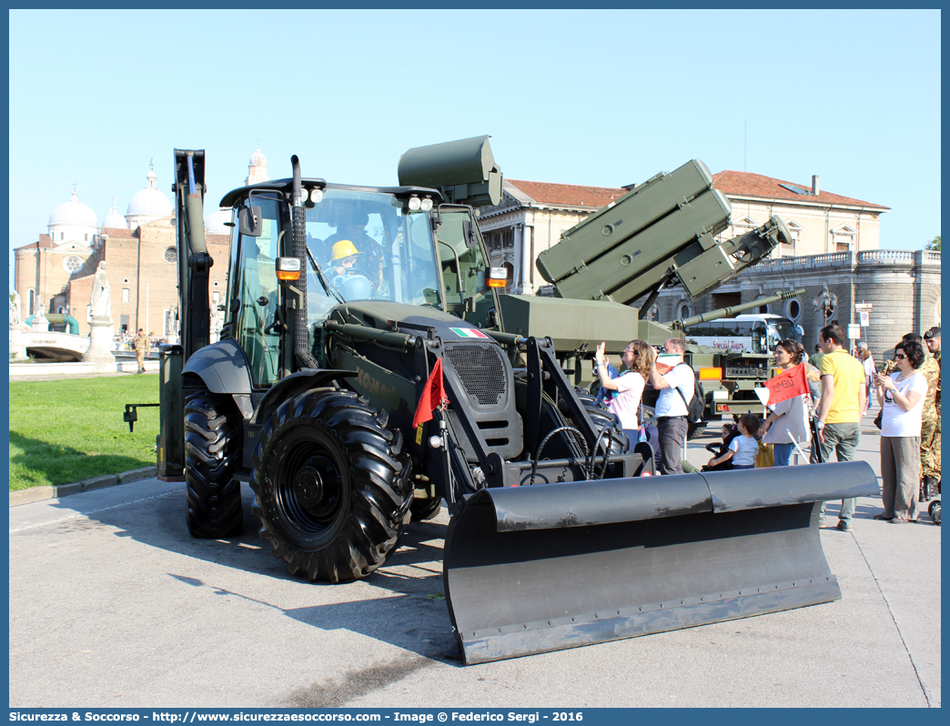 -
Esercito Italiano
Komatsu WB97S5
Parole chiave: EI;E.I.;Esercito;Italiano;Mezzi;da;Cantiere;Trasporto;Materiali;Supporto;Logistico;Komatsu;WB97S5