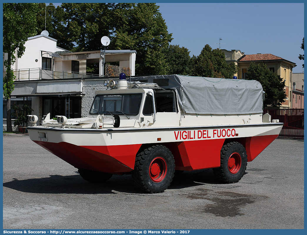 VF 10635
Corpo Nazionale Vigili del Fuoco
Veicoli per Interventi in Ambiente Ostile
Iveco 6640 AMDS
Parole chiave: VVF;V.V.F.;Corpo;Nazionale;Vigili;del;Fuoco;Ambiente;Ostile;Iveco;6640;AMDS